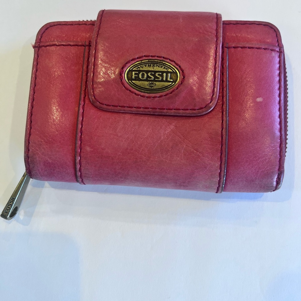 Fossil Red Leather Zippered Wallet with multi compartment Used Condition